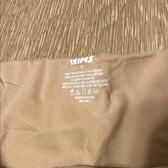 SKIMS Fits Everybody Bandeau 2X Clay NWT - Picture 6 of 6